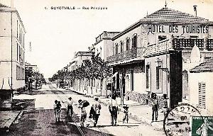 GUYOTVILLE - RUE PRINCIPALE